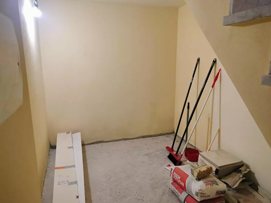 Immagine 21 di Porzione di casa in vendita  a Massa