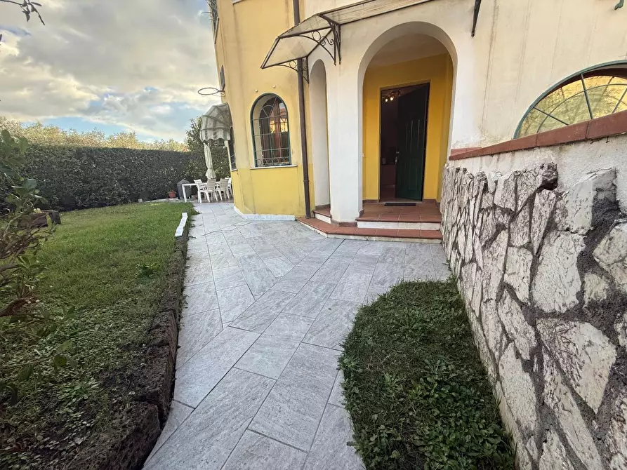 Immagine 13 di Appartamento in vendita  a Ortonovo
