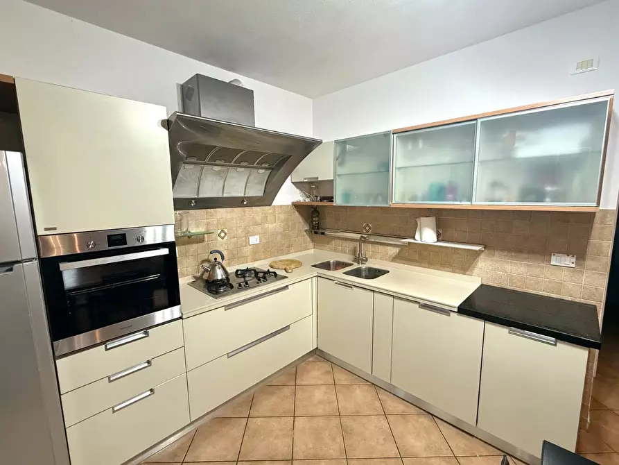 Immagine 2 di Appartamento in vendita  a Ortonovo