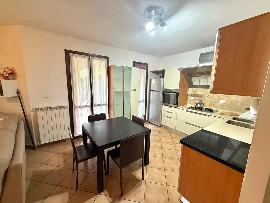 Immagine 3 di Appartamento in vendita  a Ortonovo