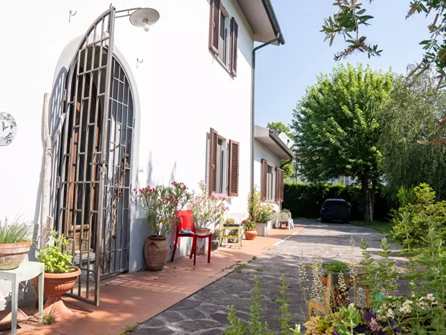 Immagine 5 di Villa in vendita  a San Giuliano Terme