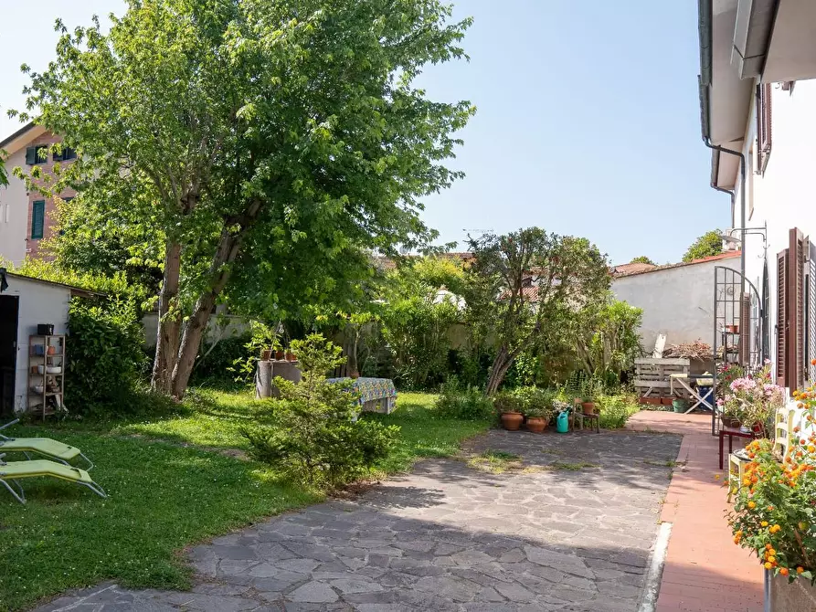 Immagine 2 di Villa in vendita  a San Giuliano Terme
