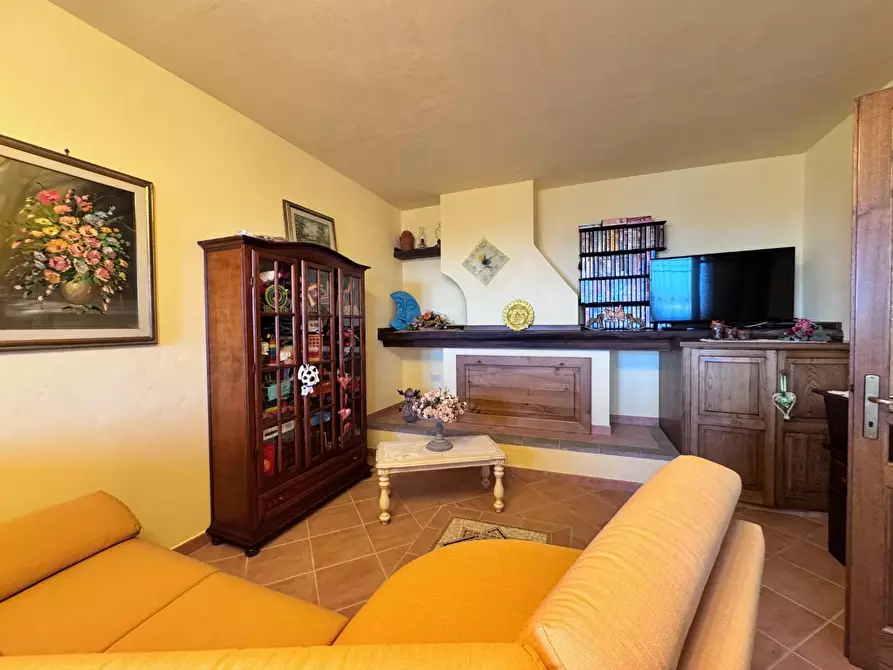 Immagine 25 di Casa colonica in vendita  a Pietrasanta