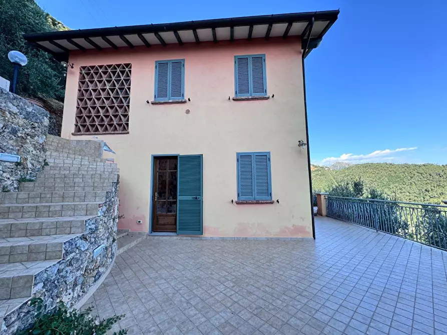 Immagine 67 di Casa colonica in vendita  a Pietrasanta