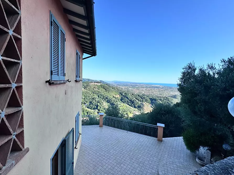 Immagine 7 di Casa colonica in vendita  a Pietrasanta