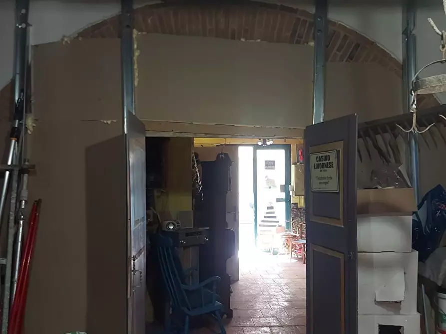 Immagine 7 di Magazzino in vendita  a Livorno
