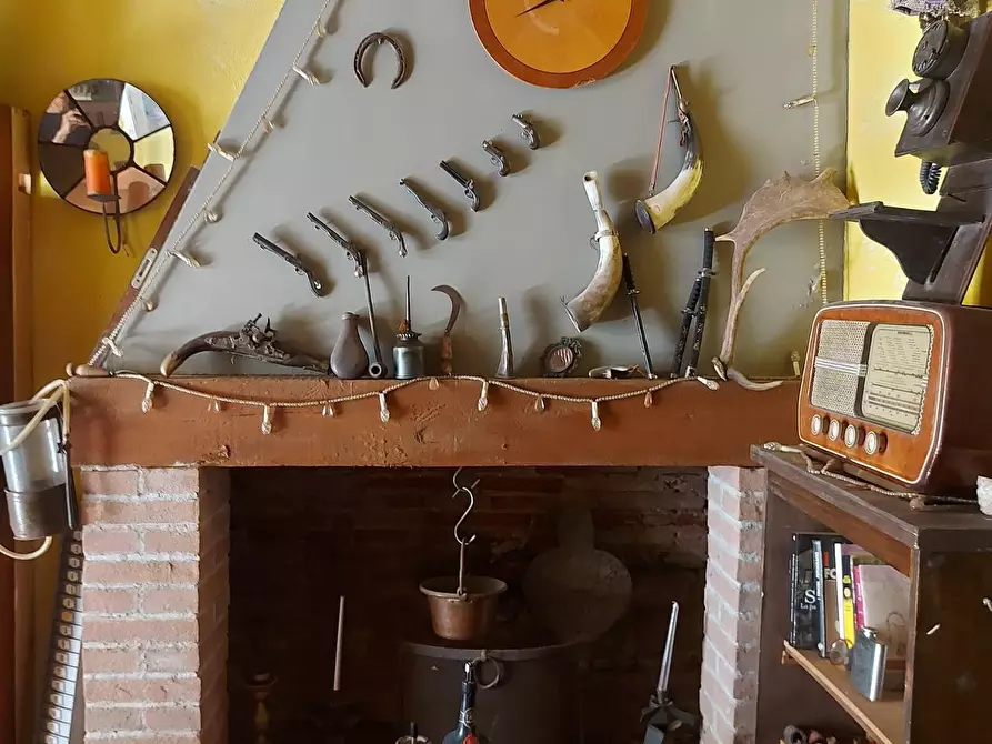 Immagine 2 di Magazzino in vendita  a Livorno