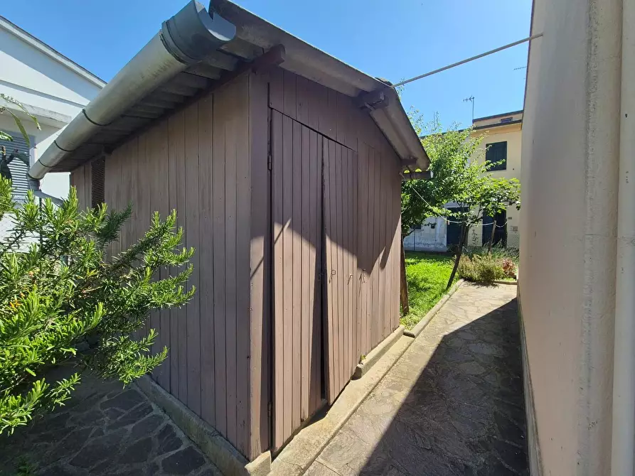 Immagine 28 di Villa in vendita  a Cascina