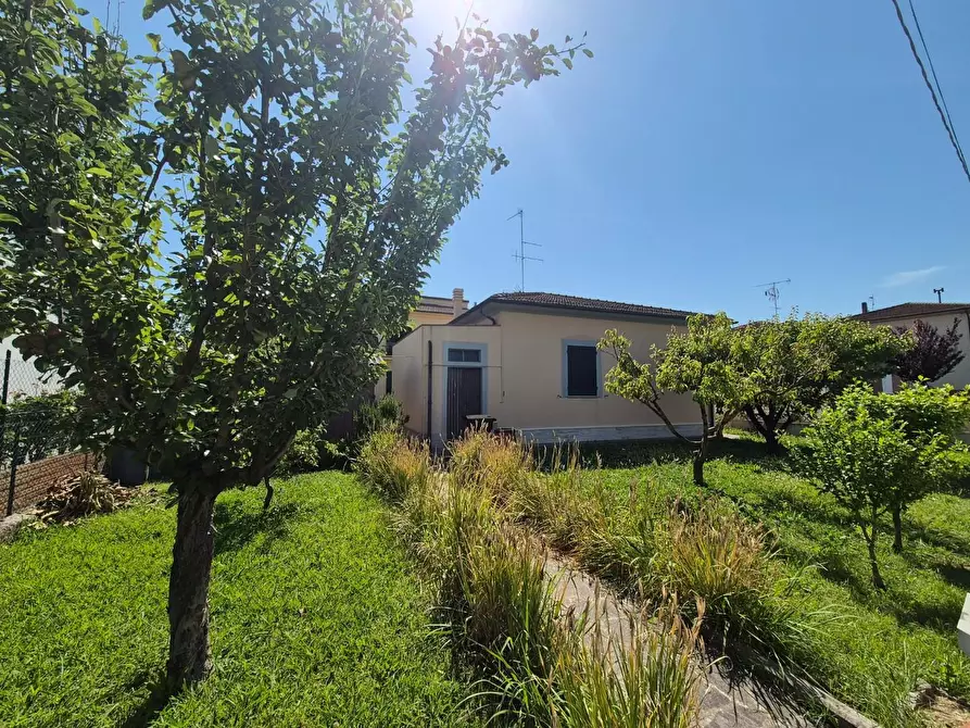 Immagine 30 di Villa in vendita  a Cascina