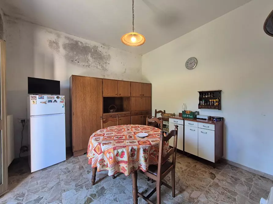 Immagine 2 di Villa in vendita  a Cascina