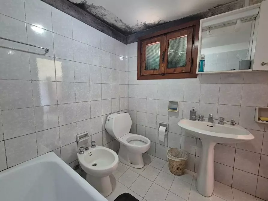 Immagine 24 di Villa in vendita  a Cascina