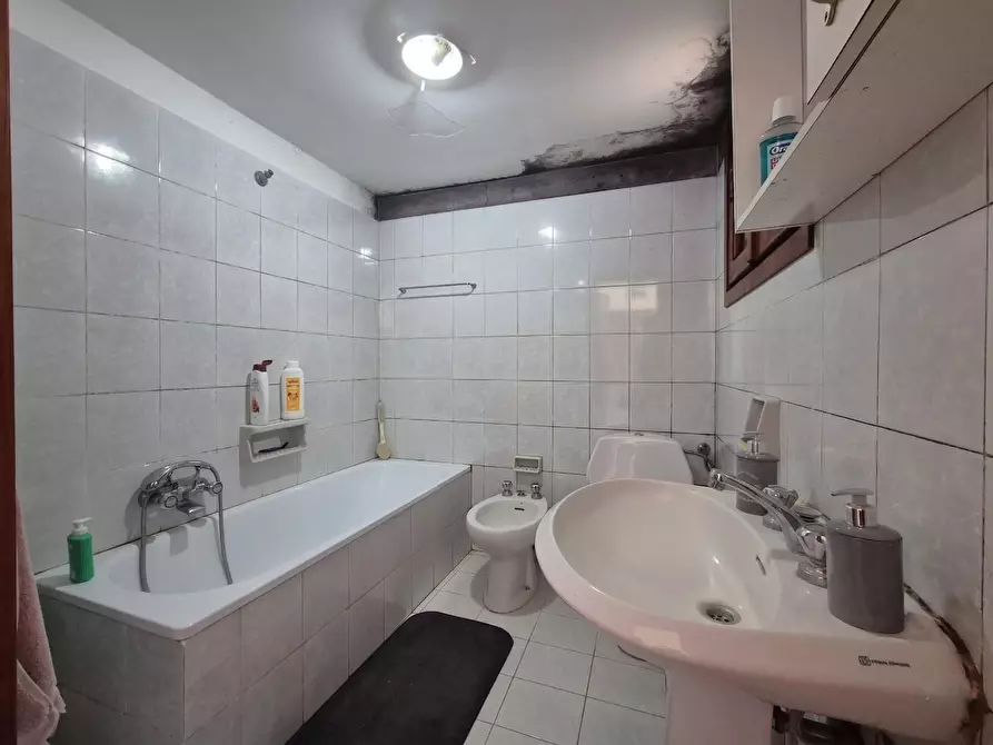 Immagine 22 di Villa in vendita  a Cascina