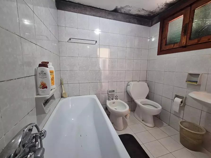 Immagine 23 di Villa in vendita  a Cascina