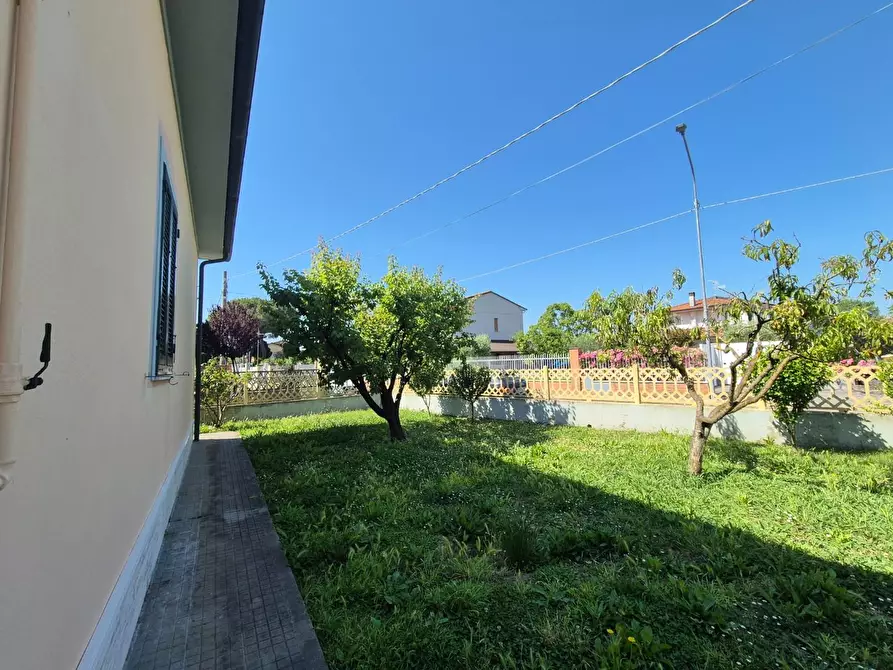 Immagine 26 di Villa in vendita  a Cascina