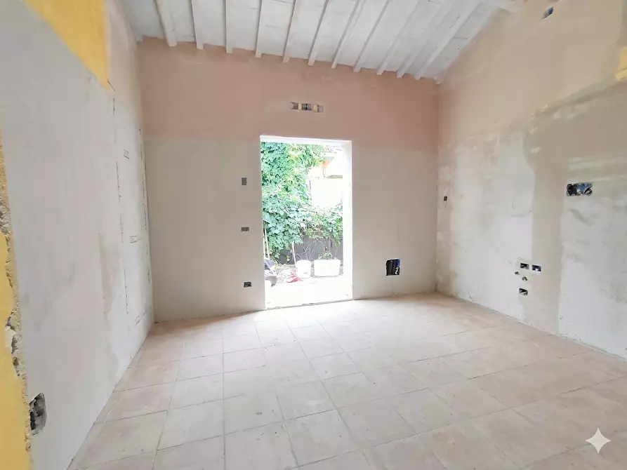 Immagine 4 di Villa in vendita  a Pisa