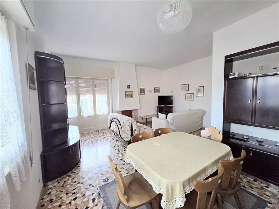 Immagine 3 di Appartamento in vendita  a Massa