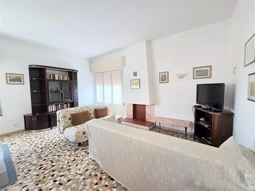Immagine 4 di Appartamento in vendita  a Massa