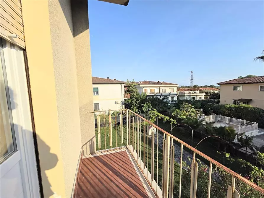 Immagine 1 di Appartamento in vendita  a Massa