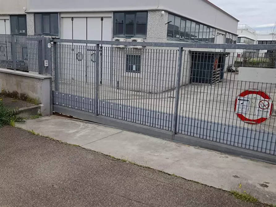 Immagine 2 di Attività artigianale in vendita  a Fucecchio