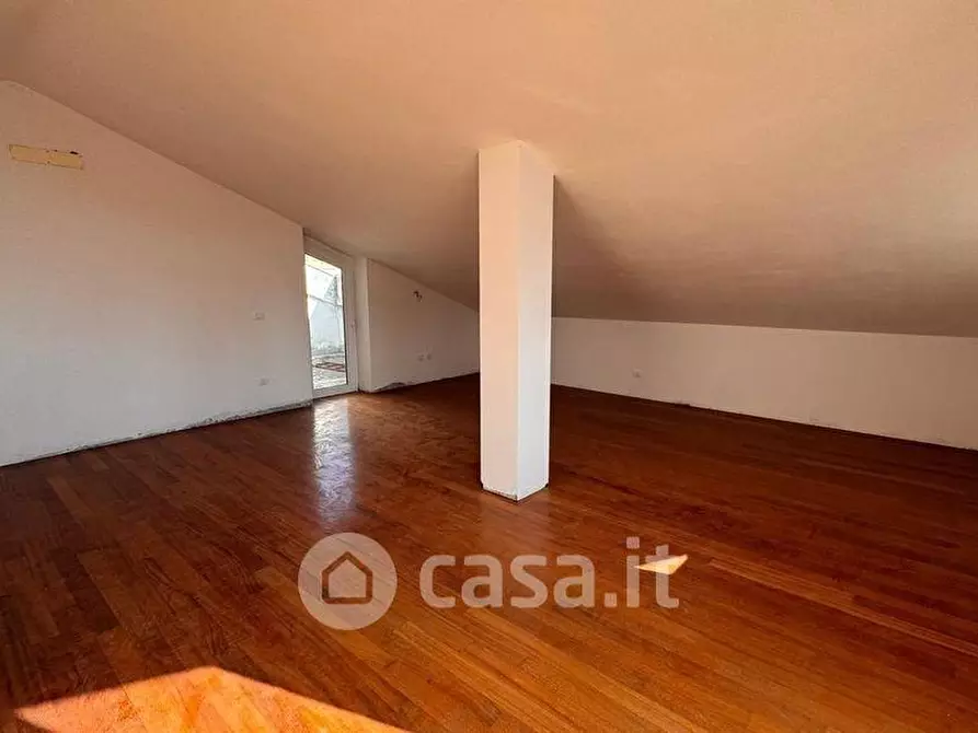 Immagine 7 di Mansarda in vendita  a Carrara