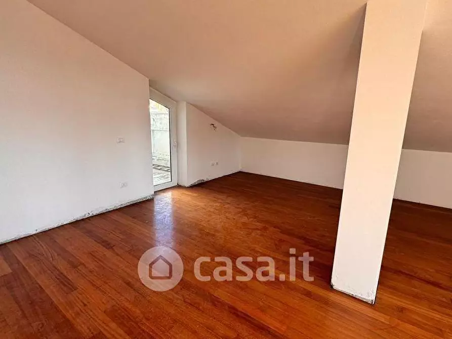 Immagine 10 di Mansarda in vendita  a Carrara