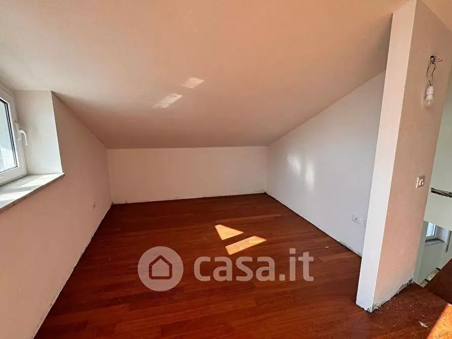 Immagine 6 di Mansarda in vendita  a Carrara