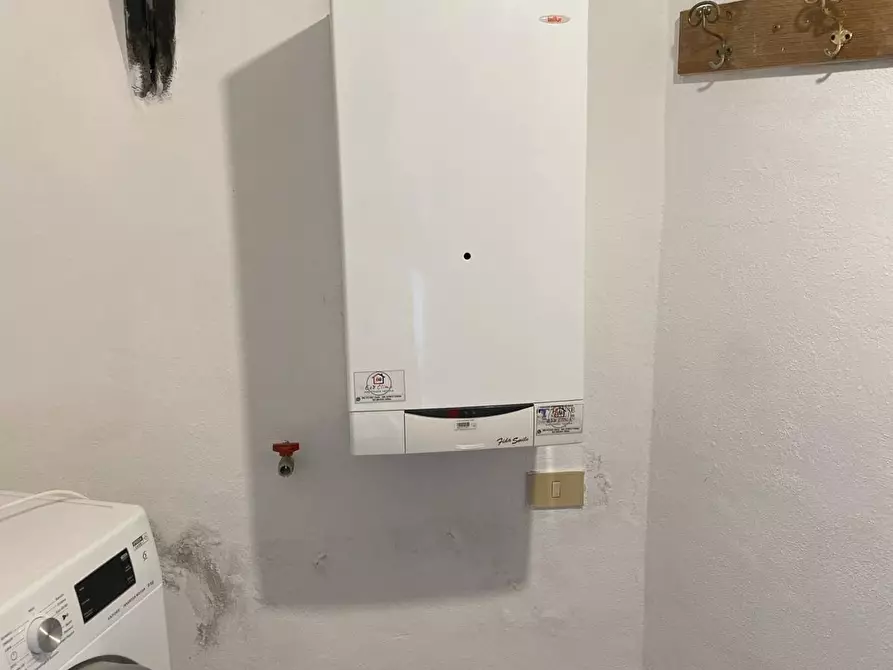 Immagine 10 di Appartamento in vendita  a Monticiano