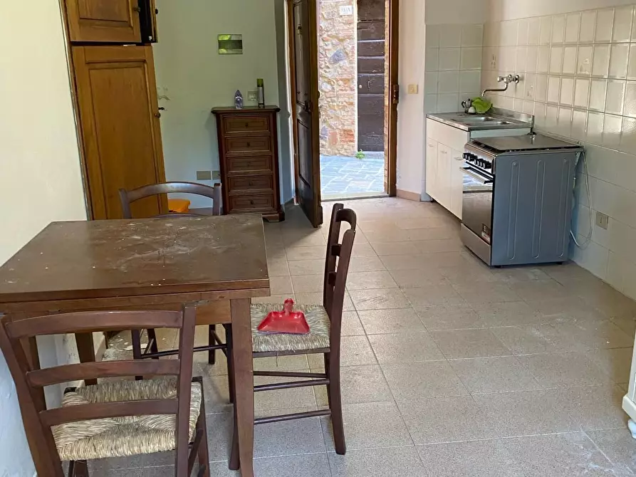 Immagine 3 di Appartamento in vendita  a Monticiano