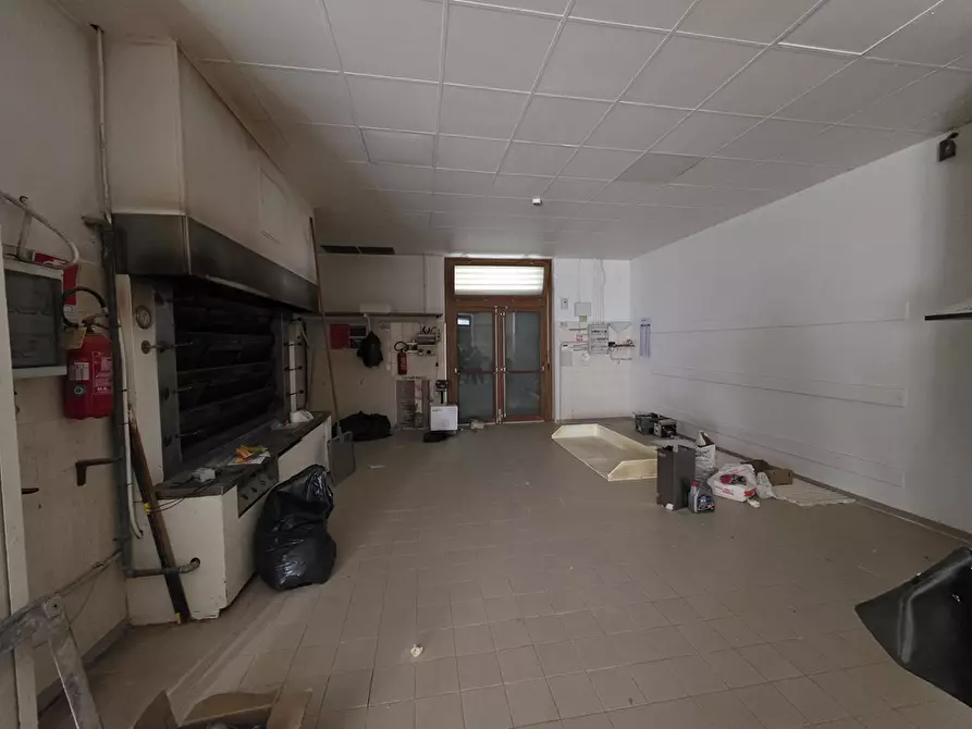 Immagine 9 di Negozio in vendita  a Alpignano