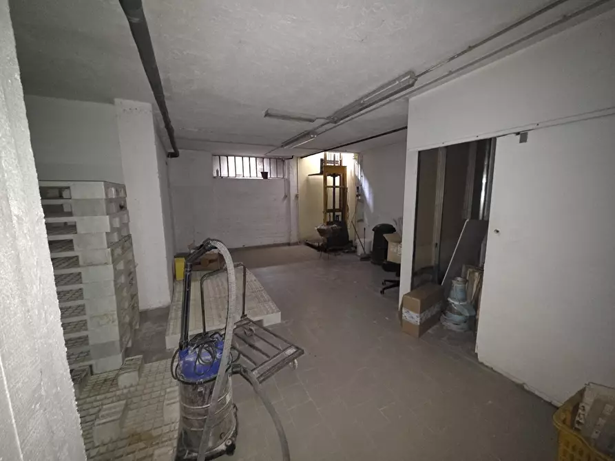Immagine 10 di Negozio in vendita  a Alpignano