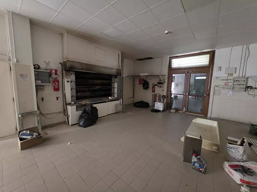 Immagine 7 di Negozio in vendita  a Alpignano