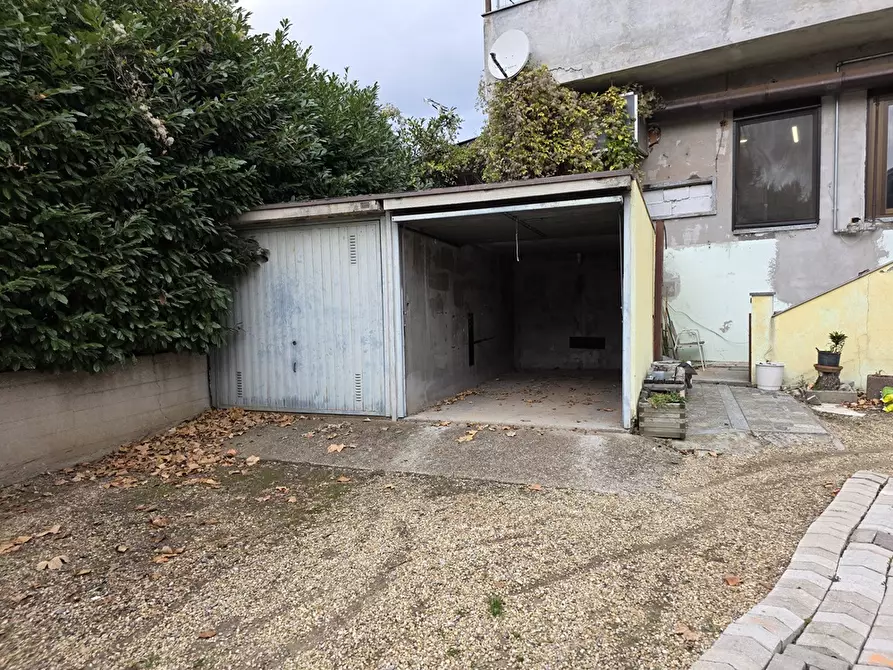 Immagine 14 di Negozio in vendita  a Alpignano