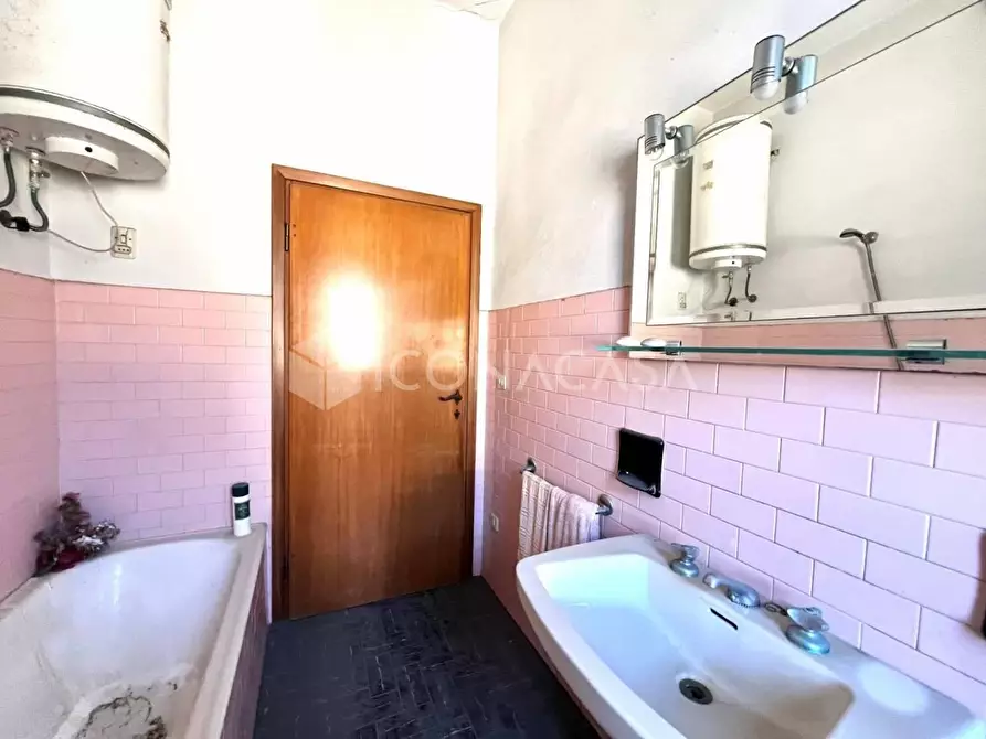 Immagine 37 di Villa in vendita  a Santa Maria A Monte