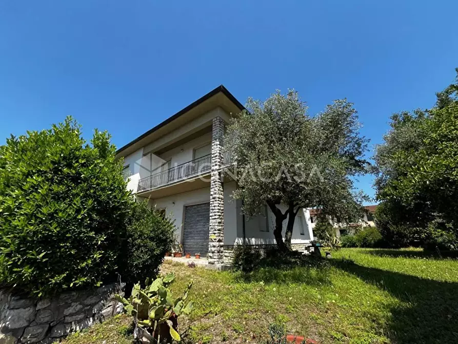Immagine 1 di Villa in vendita  a Santa Maria A Monte