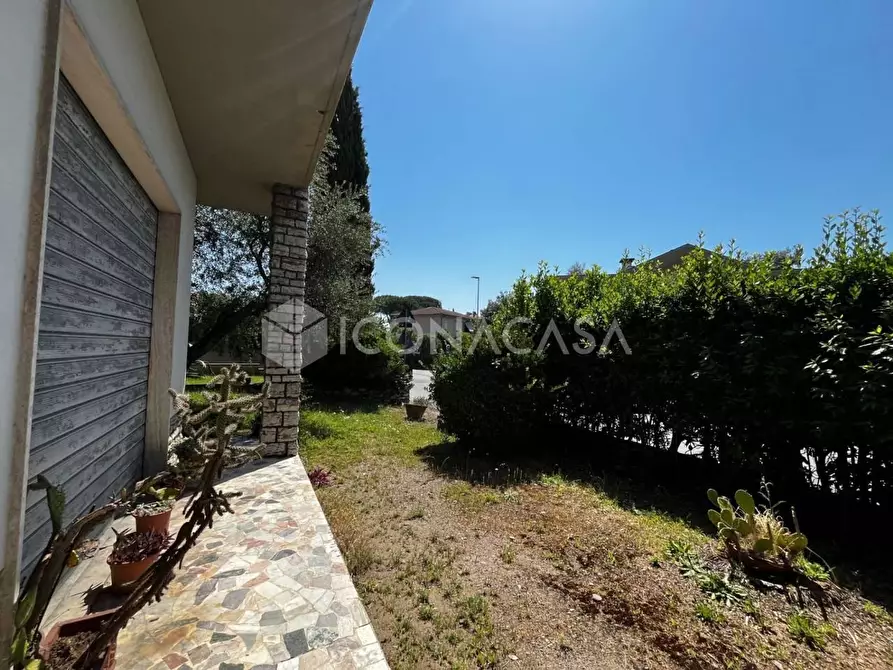 Immagine 48 di Villa in vendita  a Santa Maria A Monte