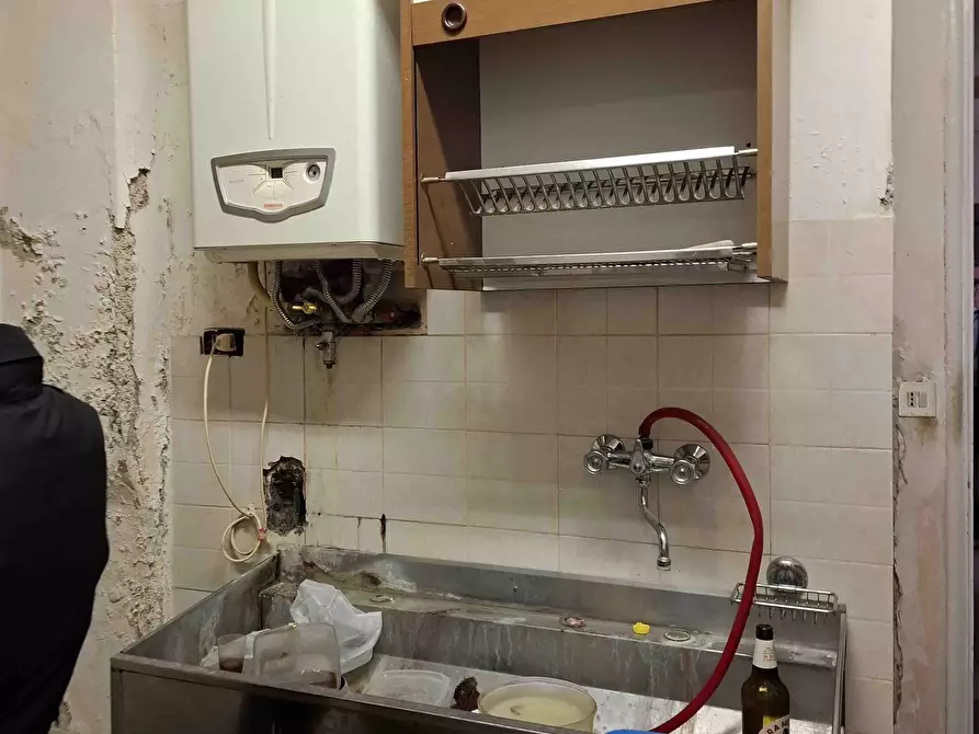 Immagine 13 di Negozio in vendita  a Torino