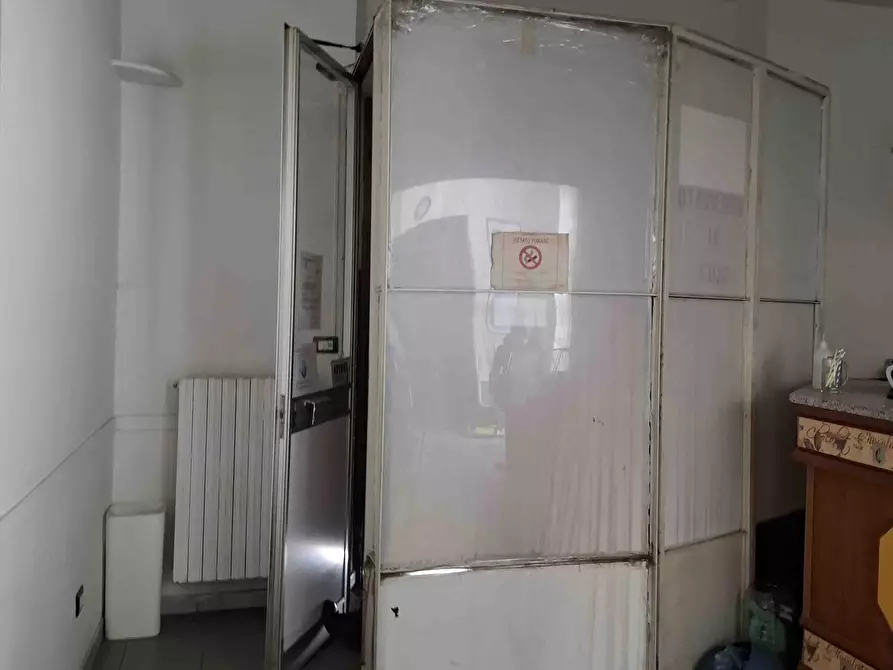 Immagine 10 di Negozio in vendita  a Torino
