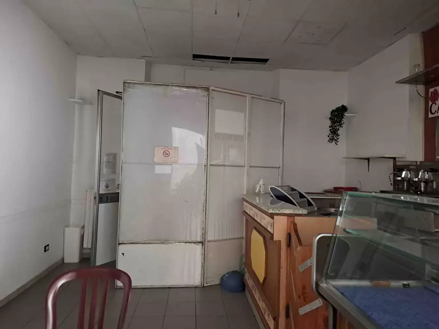 Immagine 9 di Negozio in vendita  a Torino