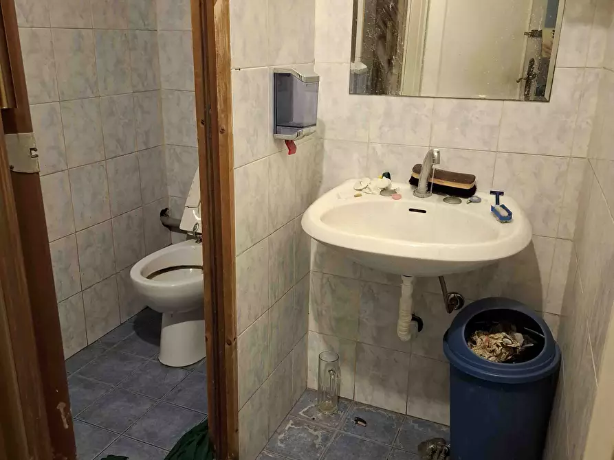 Immagine 14 di Negozio in vendita  a Torino