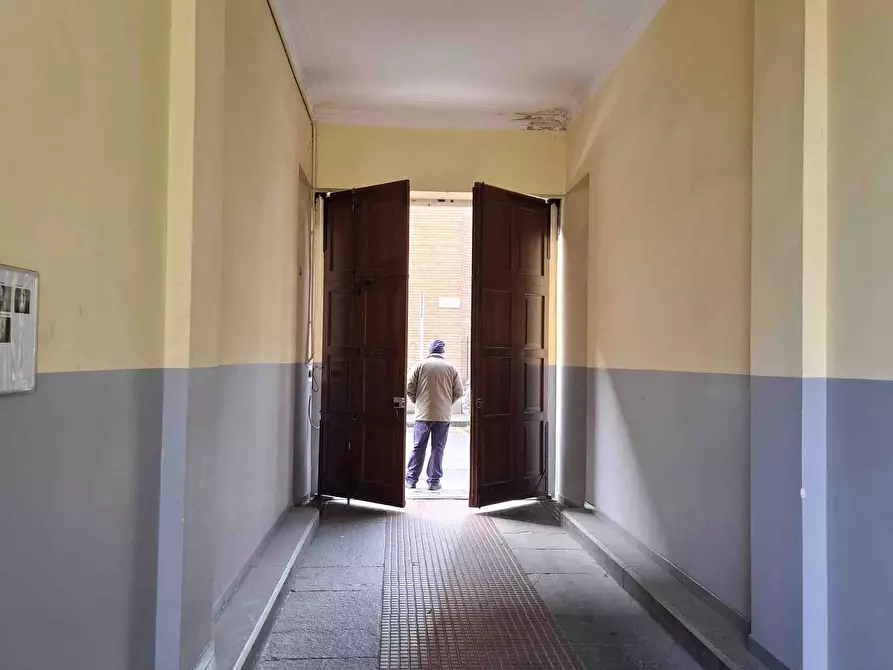 Immagine 2 di Negozio in vendita  a Torino