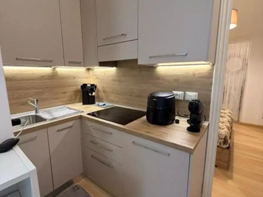 Immagine 1 di Appartamento in affitto  a Camaiore