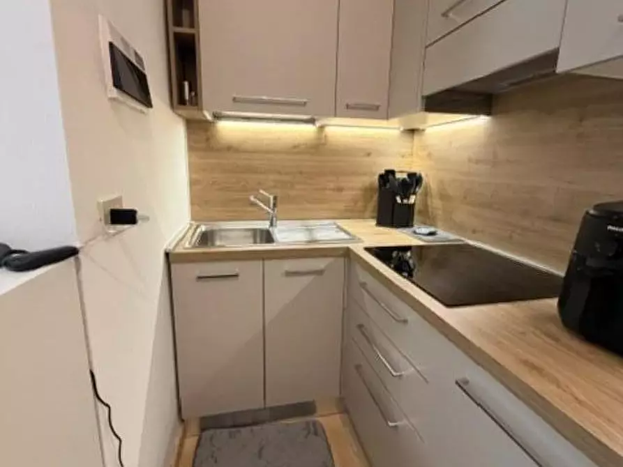 Immagine 7 di Appartamento in affitto  a Camaiore