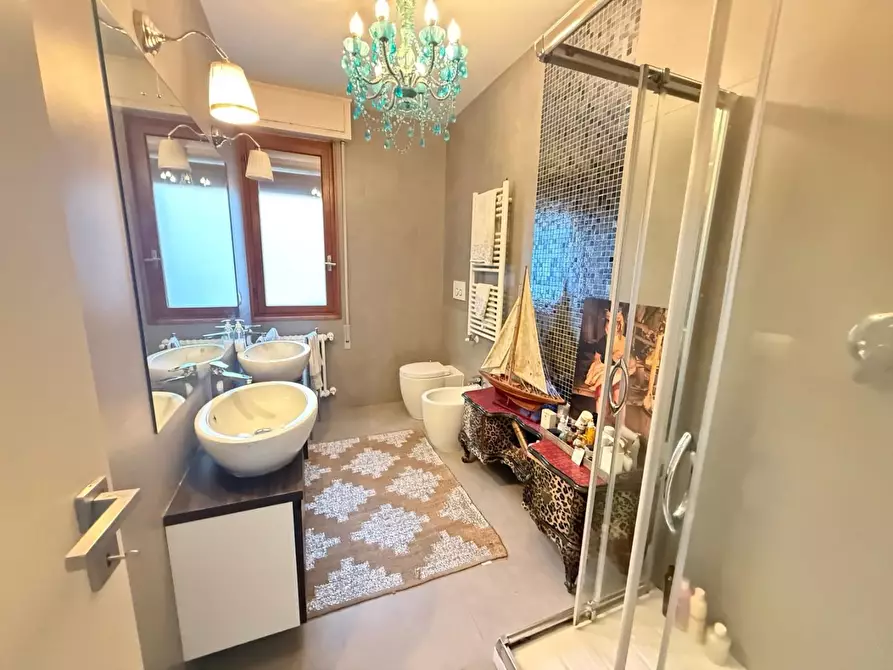 Immagine 11 di Casa bifamiliare in vendita  a Massa