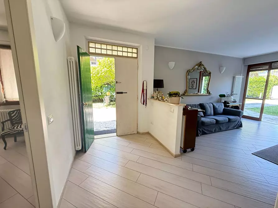 Immagine 3 di Casa bifamiliare in vendita  a Massa