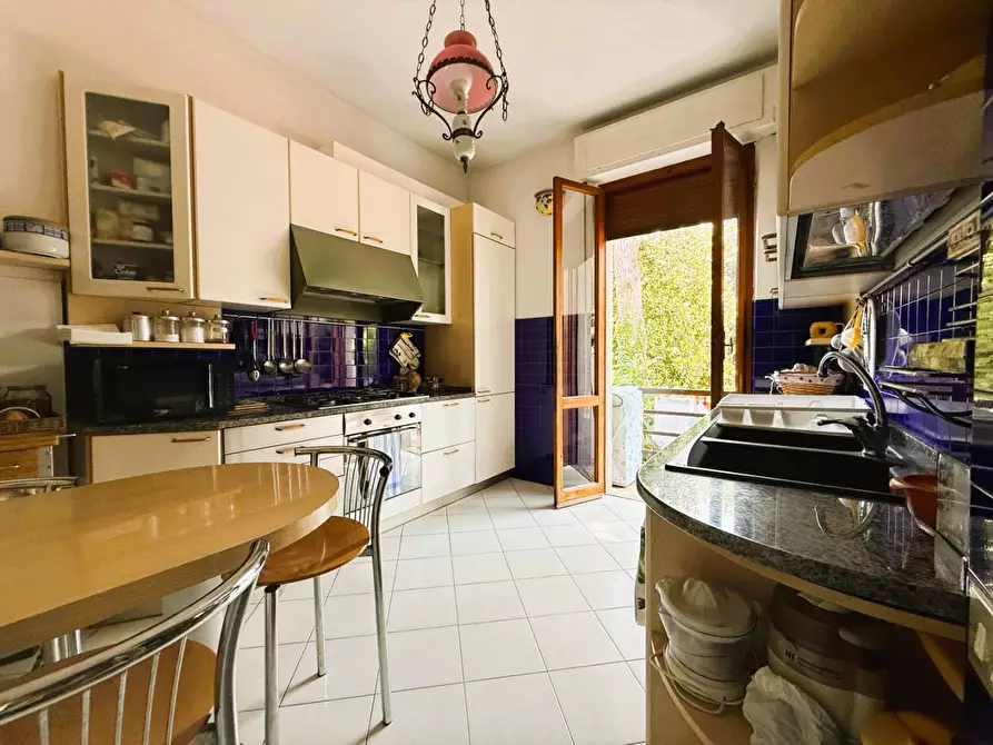 Immagine 21 di Casa bifamiliare in vendita  a Massa
