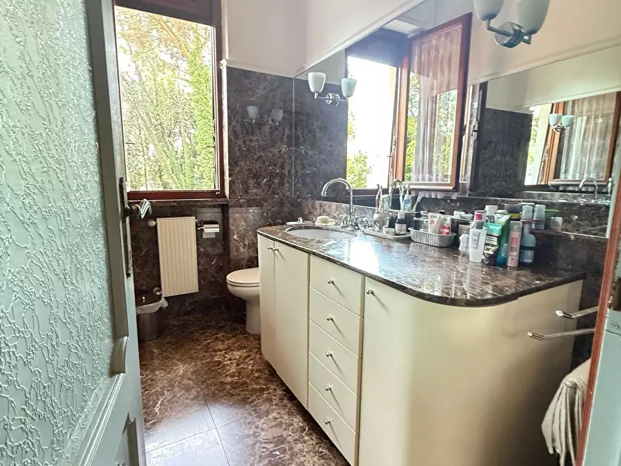Immagine 30 di Casa bifamiliare in vendita  a Massa
