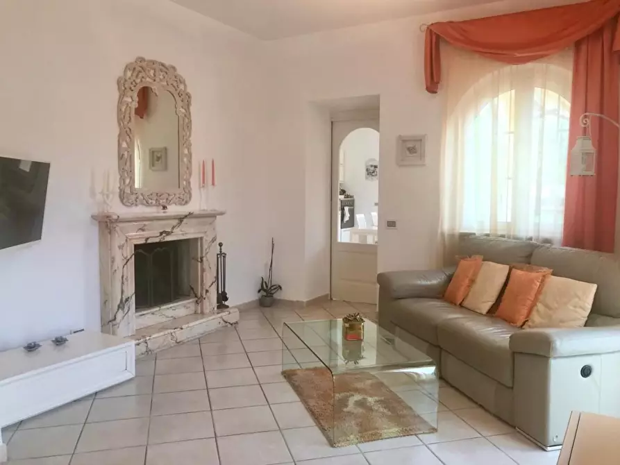 Immagine 1 di Villa in vendita  a Carrara