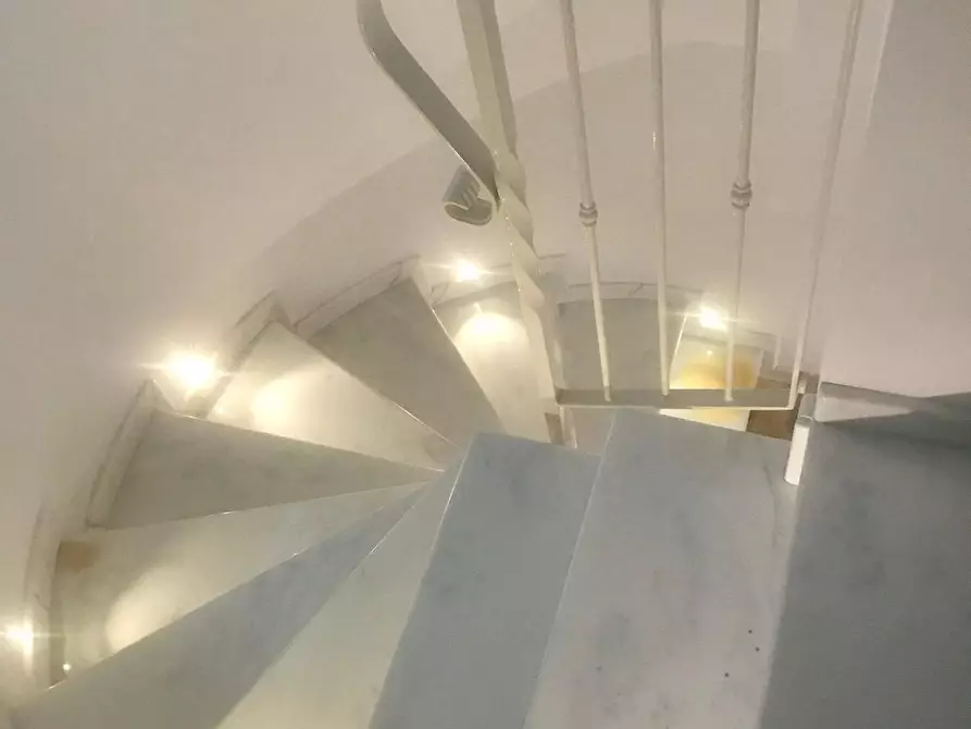 Immagine 12 di Villa in vendita  a Carrara