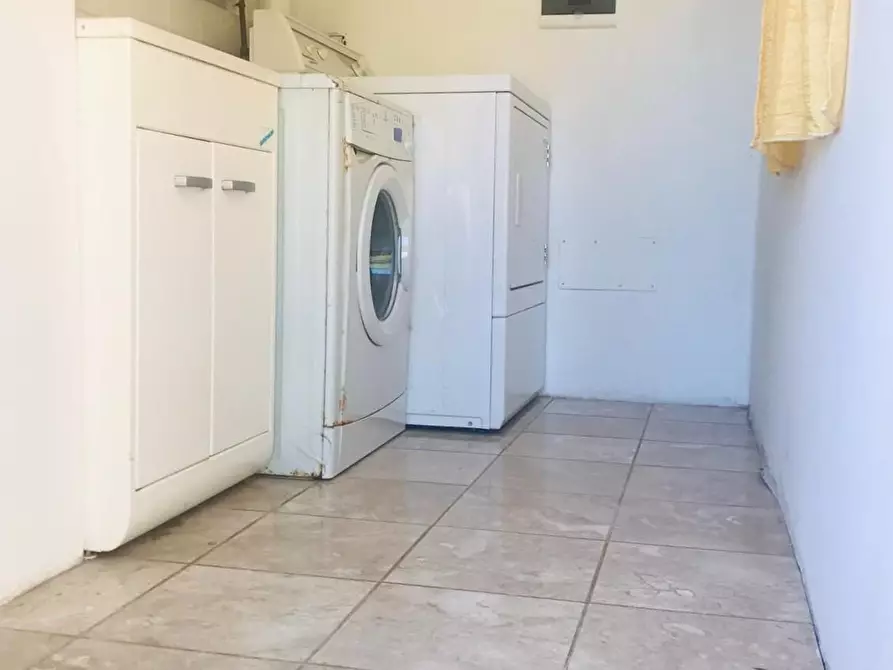 Immagine 19 di Villa in vendita  a Carrara
