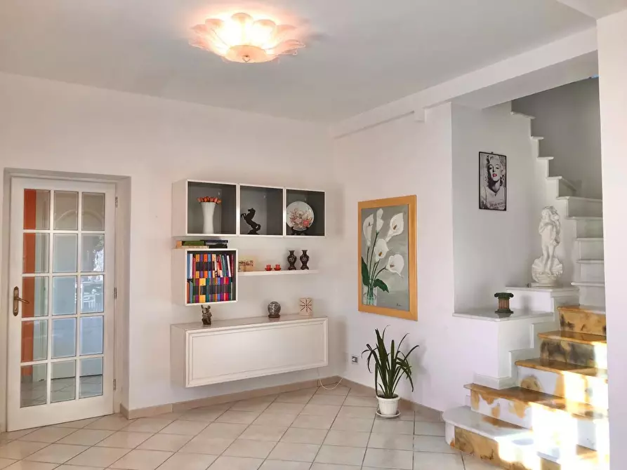 Immagine 7 di Villa in vendita  a Carrara